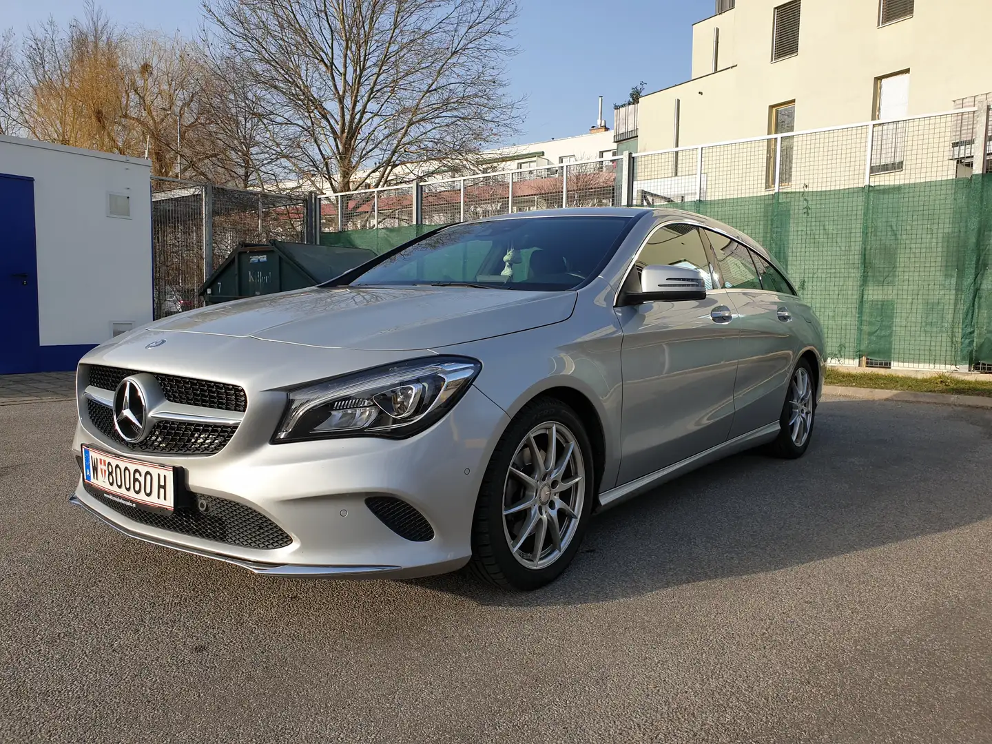 Mercedes-Benz CLA 200 CLA 200 d Shooting Brake Silber - 1