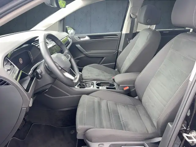 Volkswagen Touran view 9