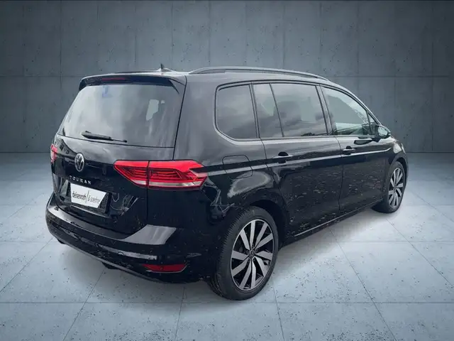 Volkswagen Touran view 5