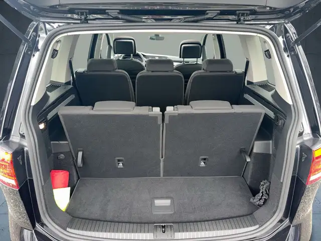 Volkswagen Touran view 13