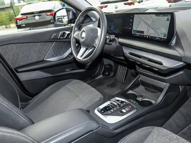 BMW 1 Series view 14