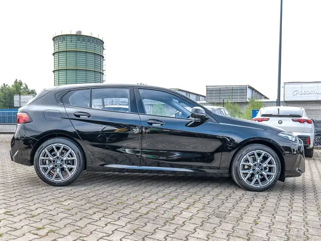 BMW 1 Series view 10
