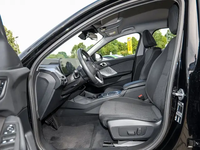 BMW 1 Series view 5