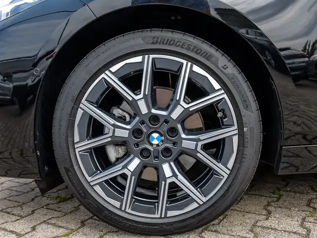 BMW 1 Series view 4