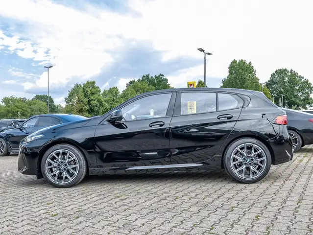 BMW 1 Series view 9