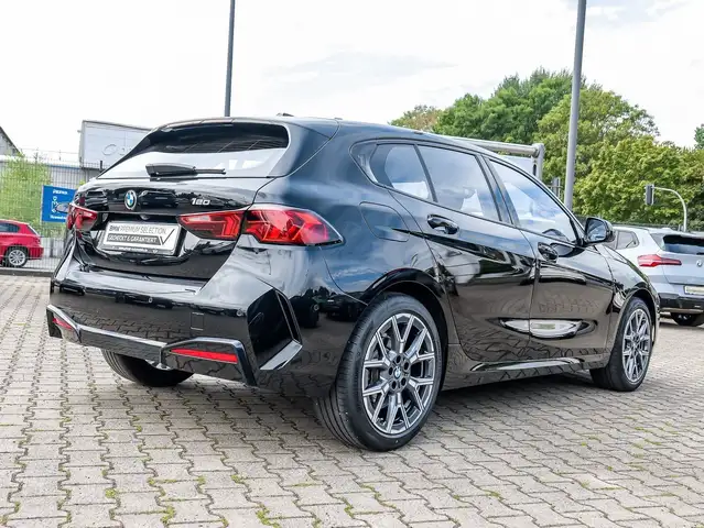 BMW 1 Series view 2