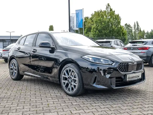 BMW 1 Series view 6
