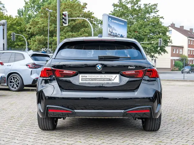 BMW 1 Series view 11