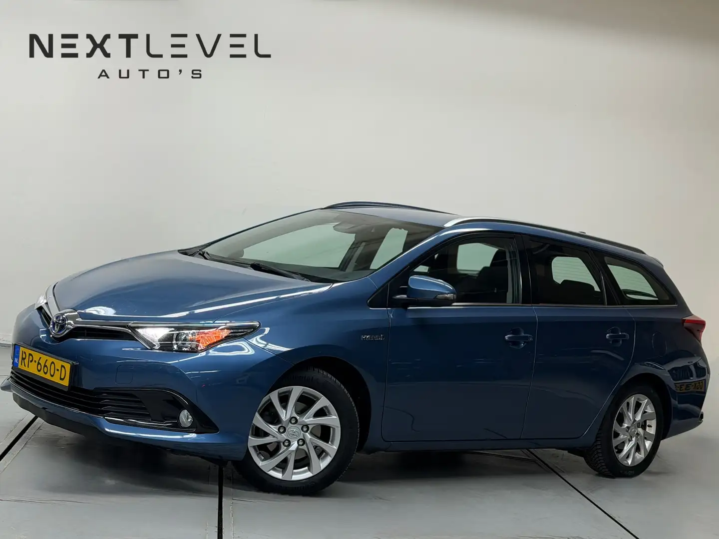 Toyota Auris Touring Sports 1.8 Hybrid Aspiration Automaat Deal Bleu - 1