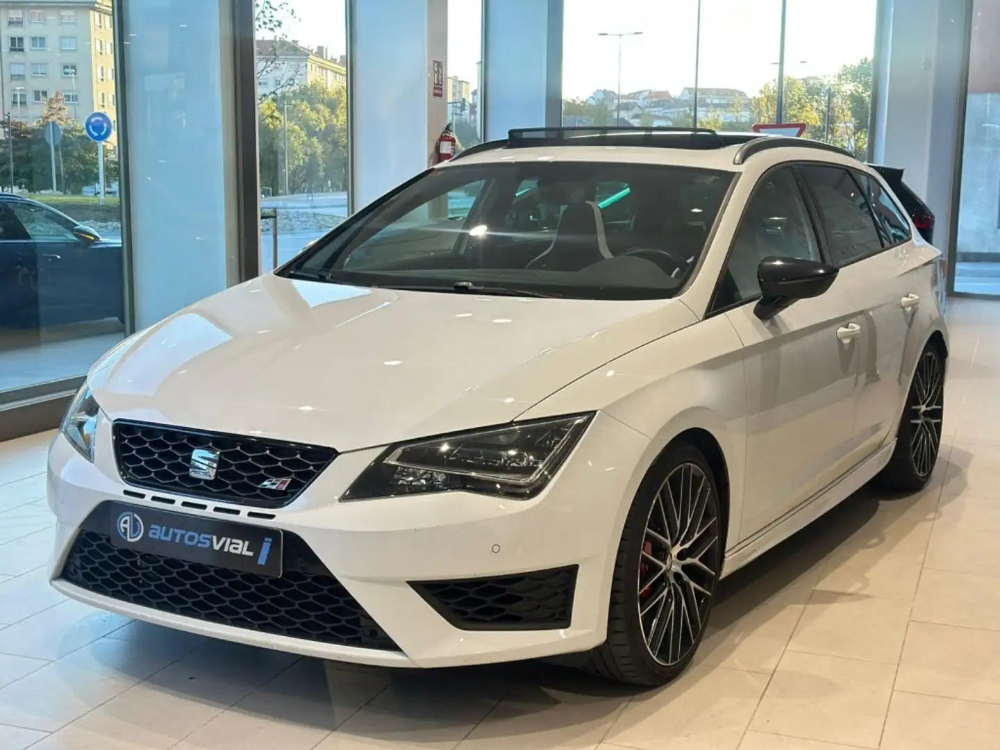 SEAT Leon ST 2.0 TSI S&S Cupra DSG6 290 Blanc - 2