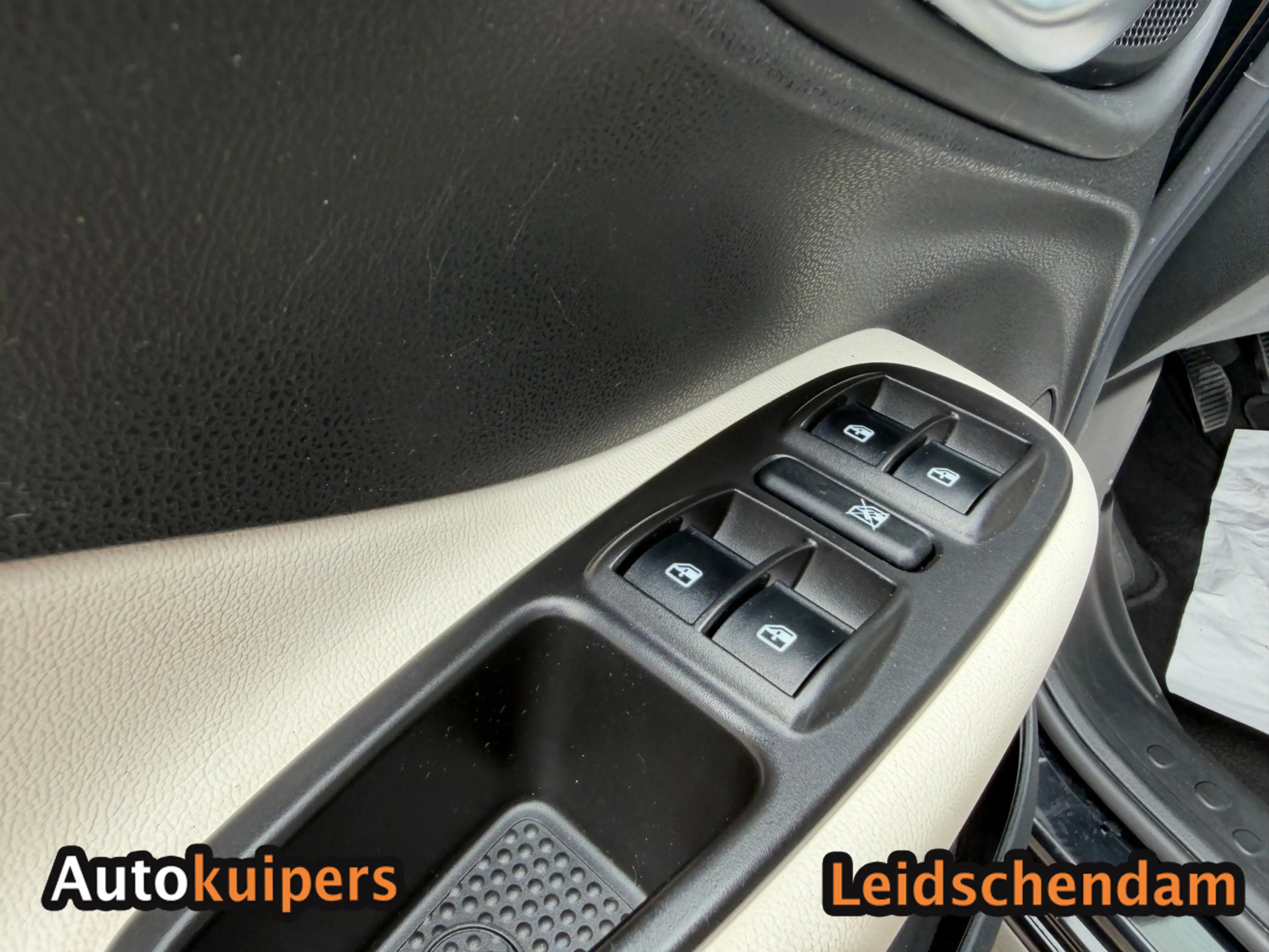 Fiat 500L 1.4-16V Easy — photo 12
