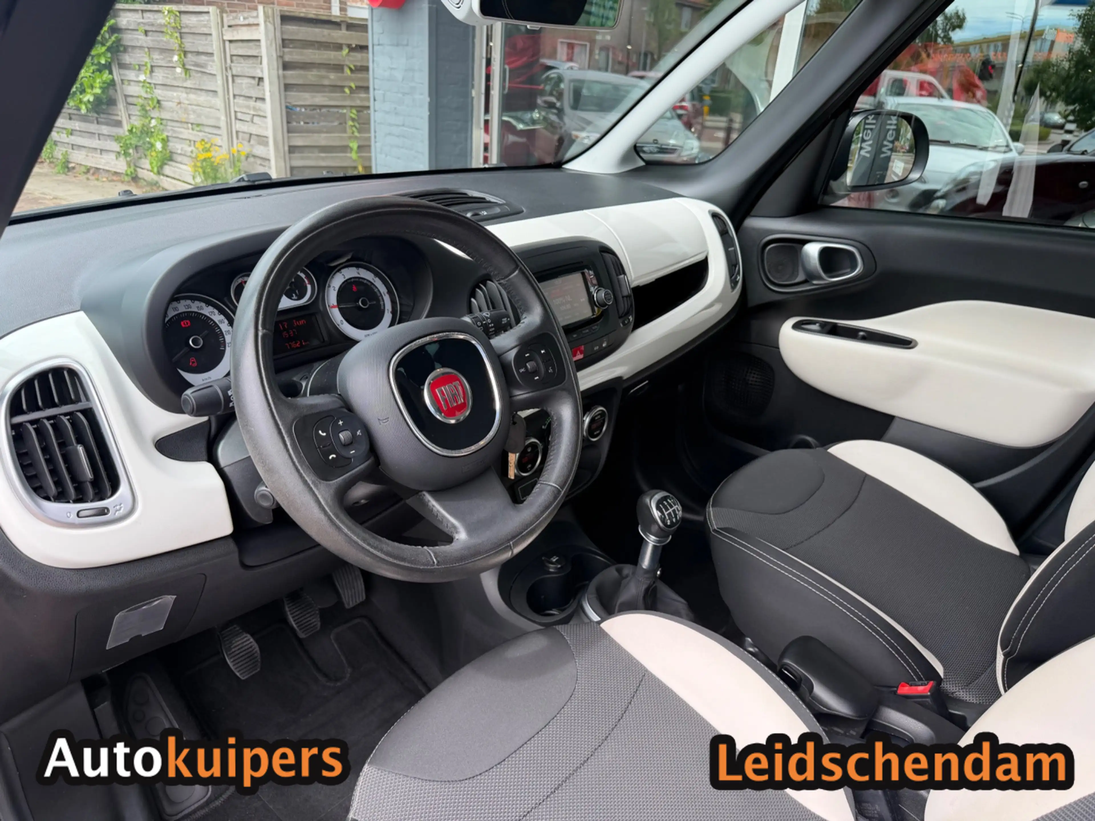 Fiat 500L 1.4-16V Easy — photo 13