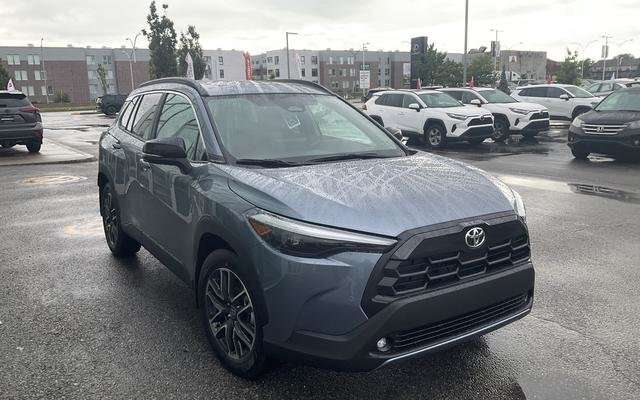 2026 Toyota Corolla Cross XLE 210KM COMME NEUF CUIR MAGS TOIT AWD CARPLAY