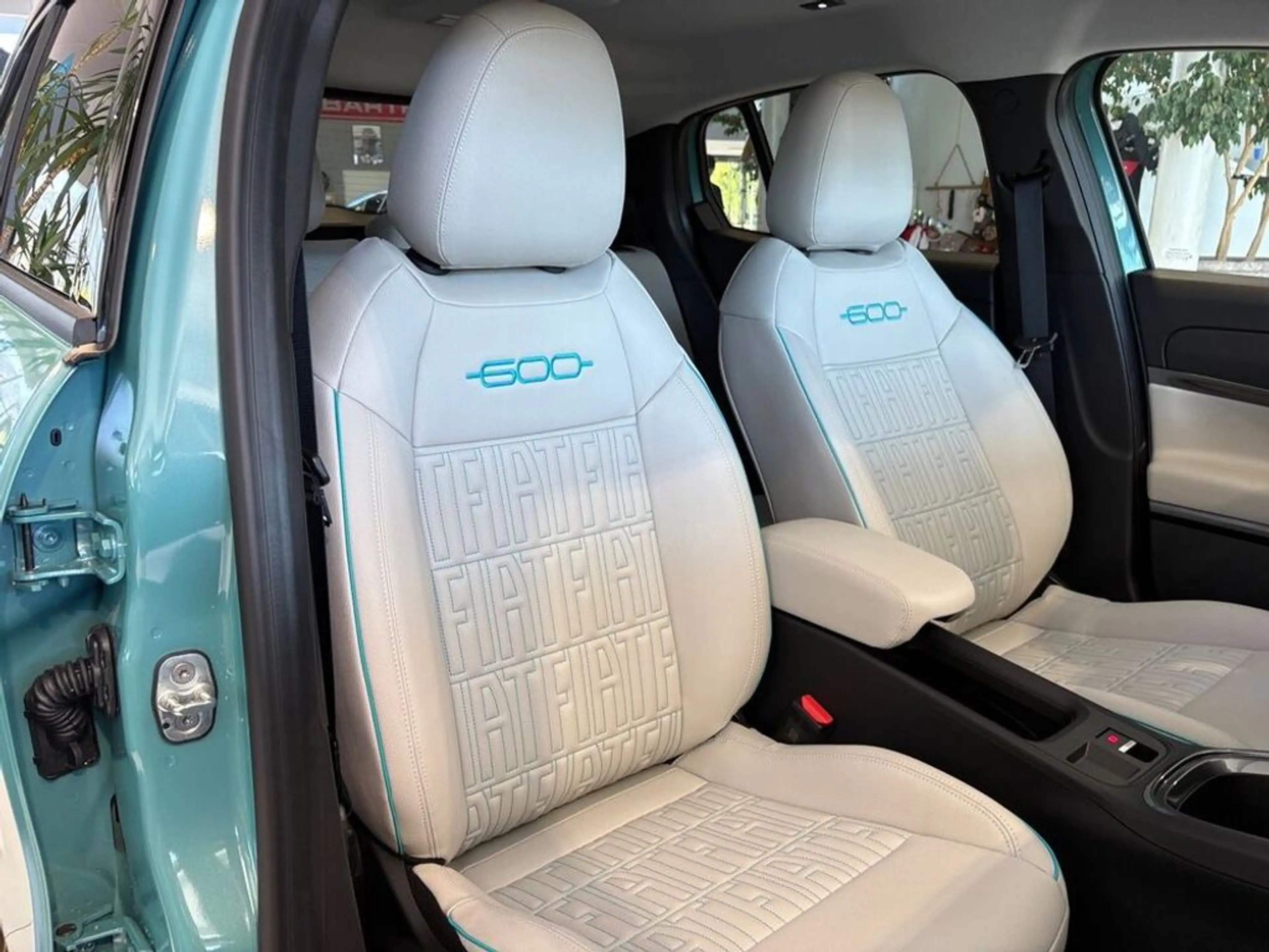 Fiat 600 e-Hybrid 110 eDCT6 La Prima — photo 14