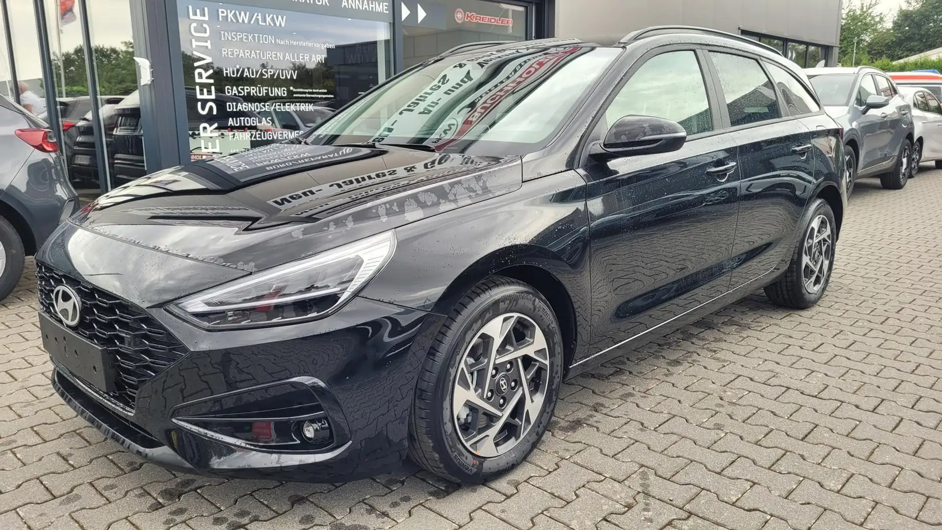 Hyundai i30 Kombi GO SW 1.6 GO*Navi*LED*Shzg*Lhzg*PDC*Cam*1... Schwarz - 1