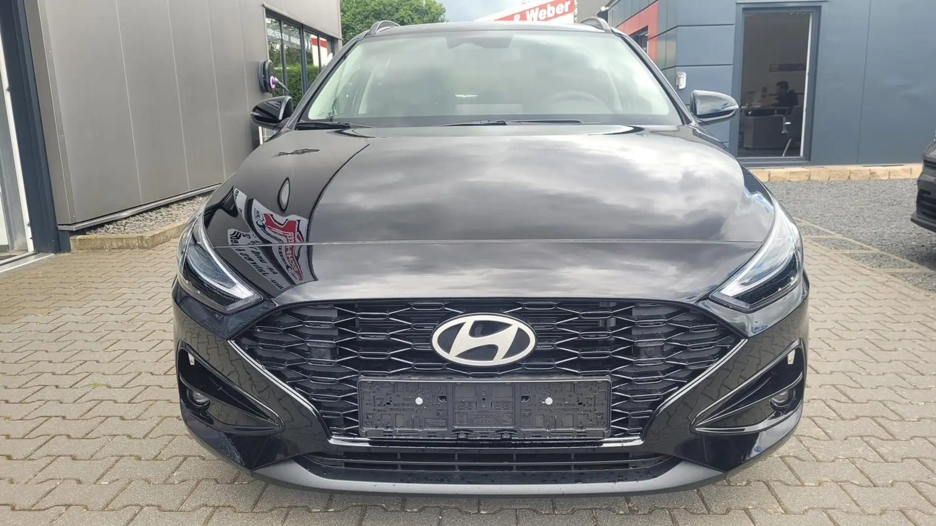 Hyundai i30 Kombi GO SW 1.6 GO*Navi*LED*Shzg*Lhzg*PDC*Cam*1... Schwarz - 2