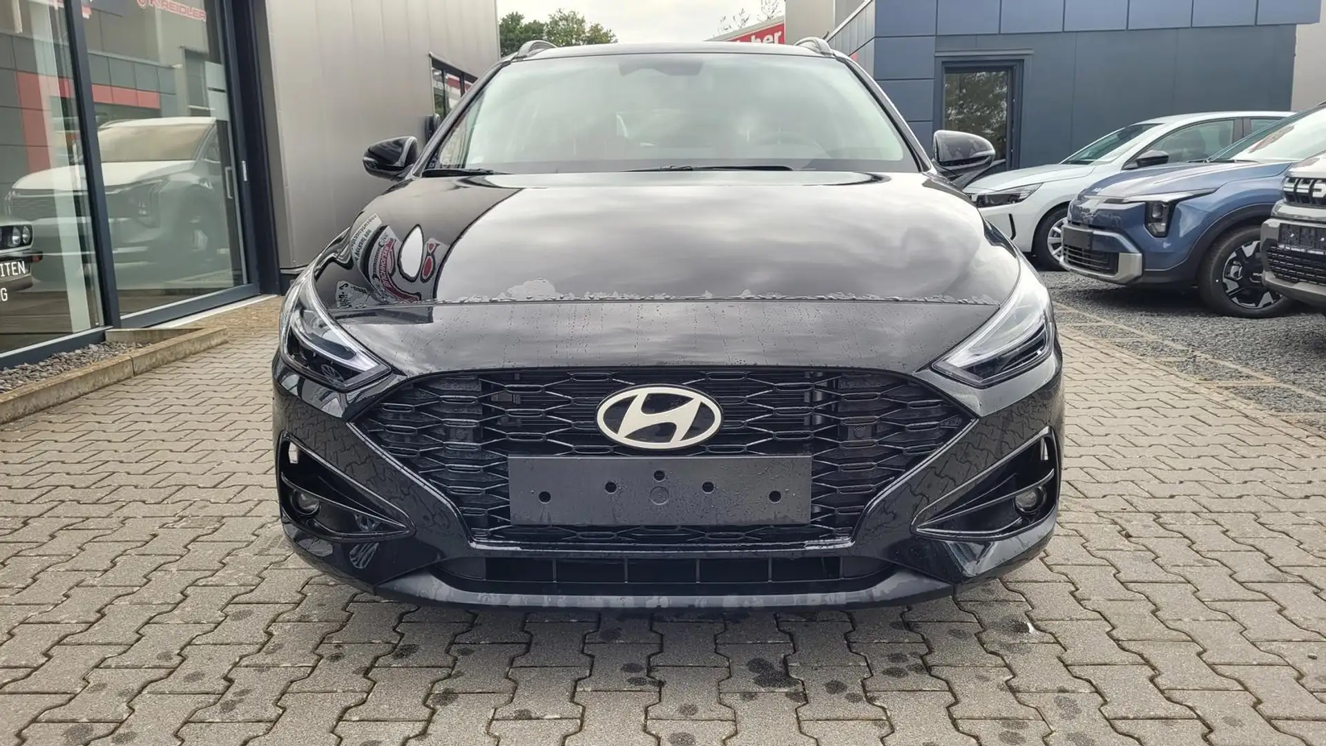 Hyundai i30 Kombi GO SW 1.6 GO*Navi*LED*Shzg*Lhzg*PDC*Cam*1... Schwarz - 2