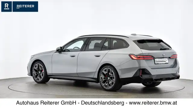 BMW 5 Series view 4