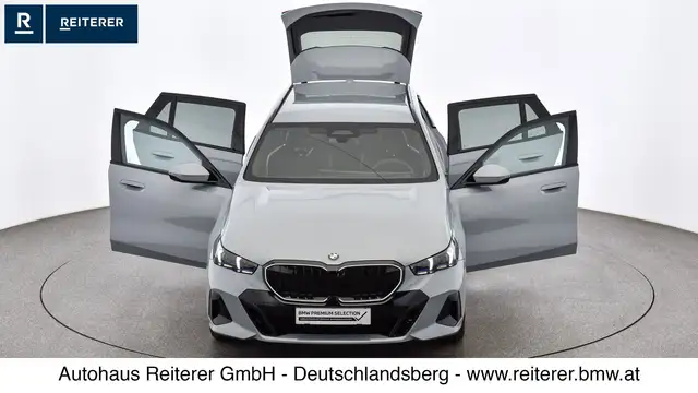 BMW 5 Series view 8