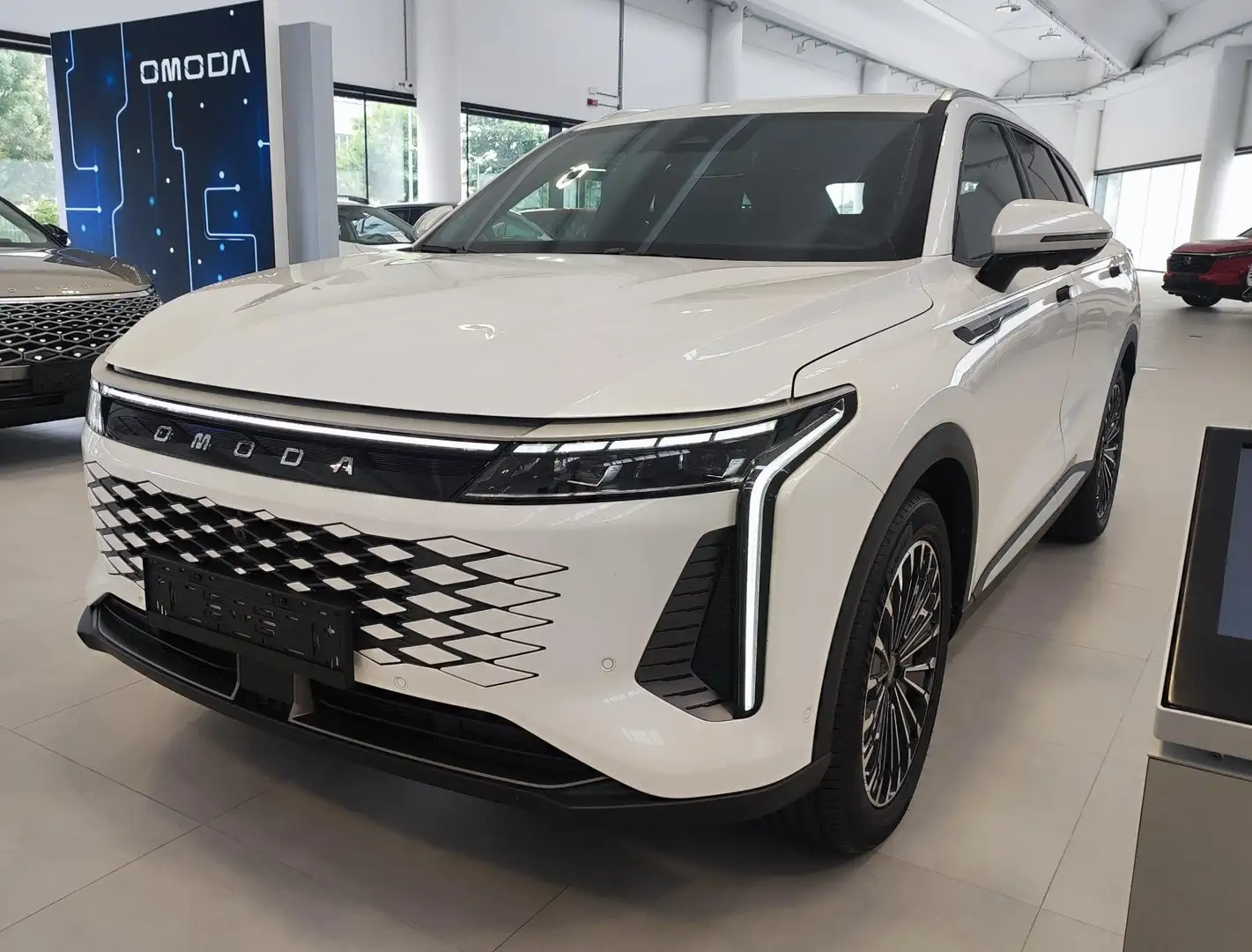 Omoda 9  1.5 SUPER HYBRID AWD Білий - 1