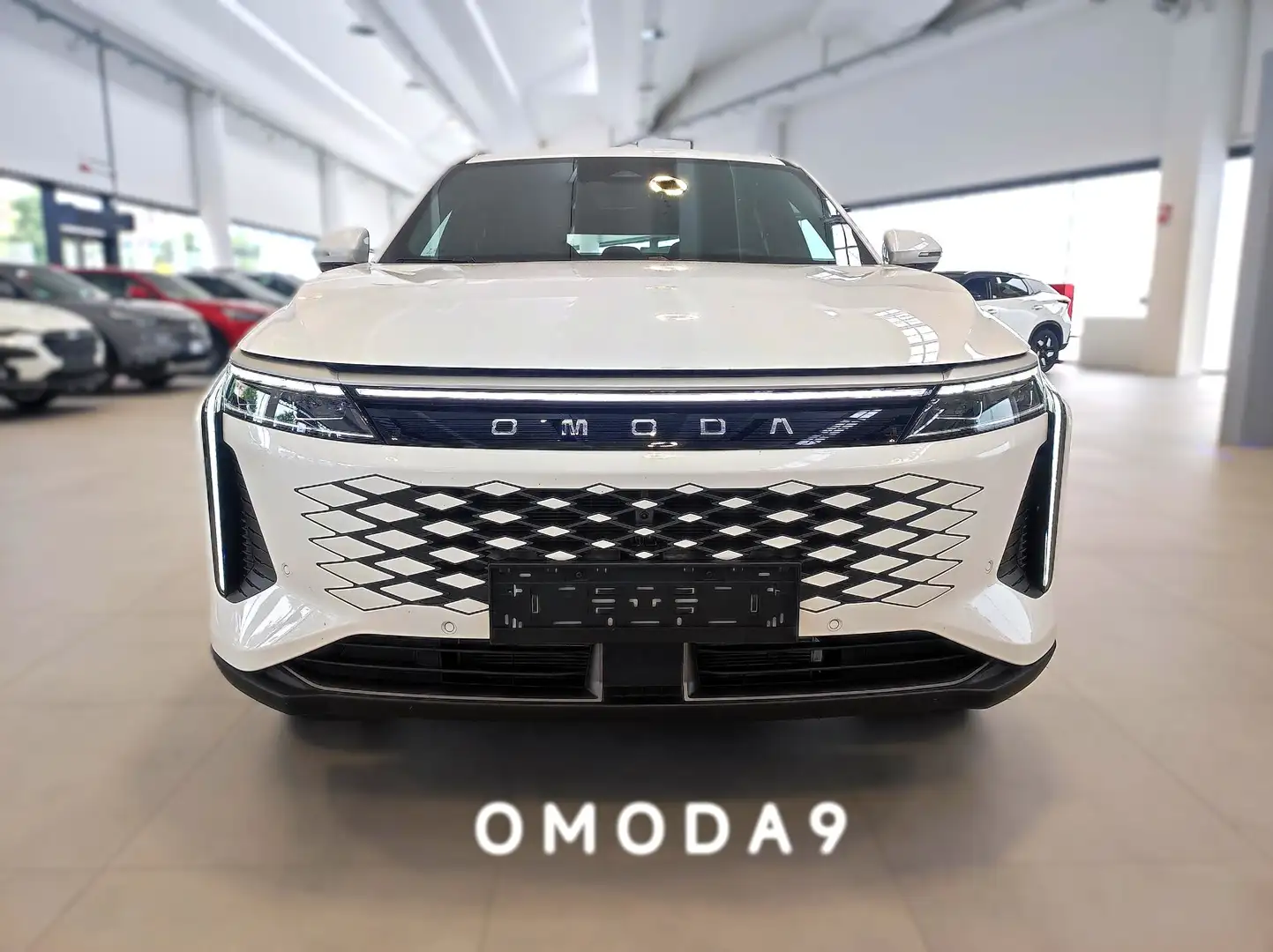 Omoda 9  1.5 SUPER HYBRID AWD Білий - 2
