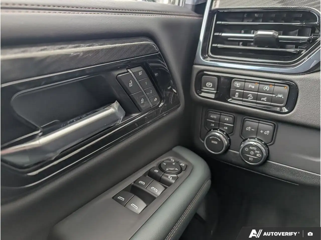 GMC Yukon снимка GMC Yukon