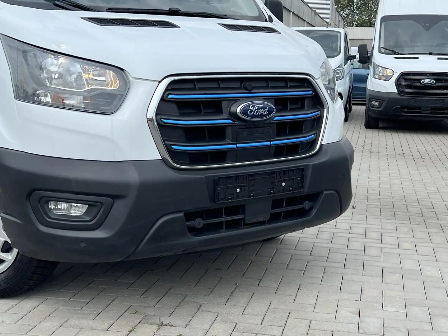 Ford E-Transit 350 L3H3 Trend 68 kWh 184pk | SYNC 4 | Hoog Dak | Wit - 2