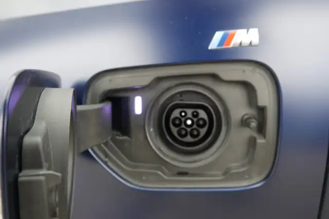 BMW 330 e xDrive *M-Paket Pro/M-Sitze/AHK/H&K Sound/DA-Prof./360°* Ansicht 5