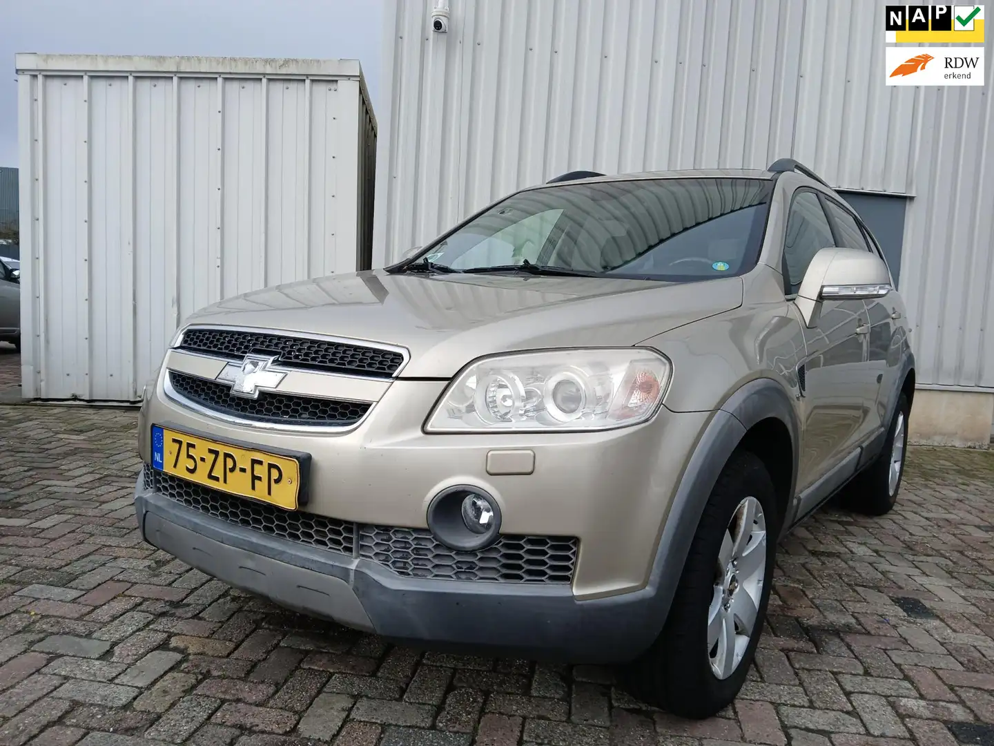 Chevrolet Captiva 2.4i Executive MOTOR SCHADE!! Beige - 1