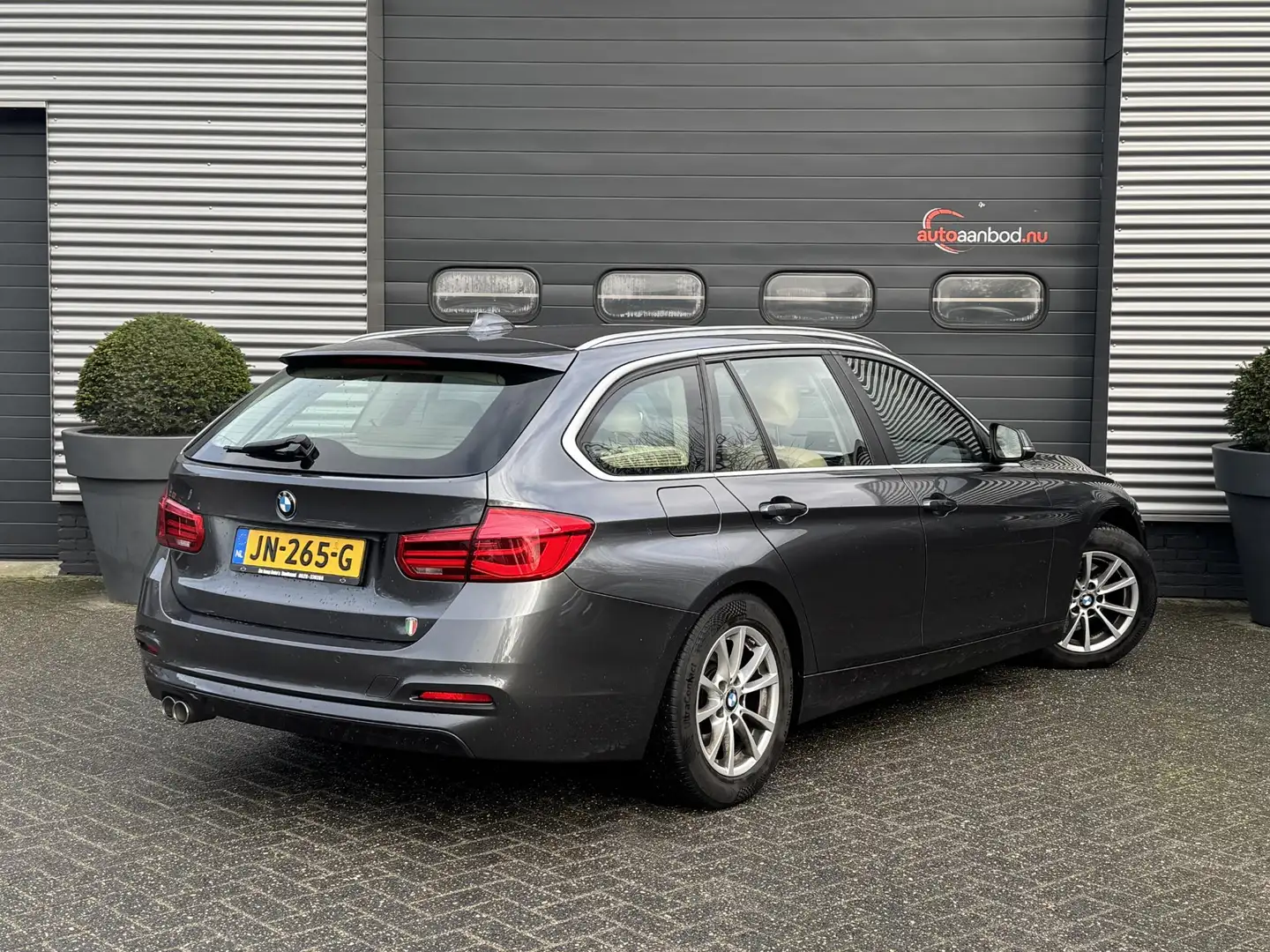 BMW 320 3-serie Touring 320d EDE Centennial High Executive Grau - 2