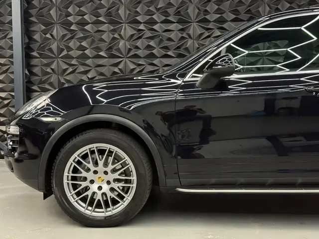 Porsche Cayenne view 6
