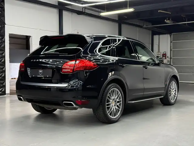 Porsche Cayenne view 12