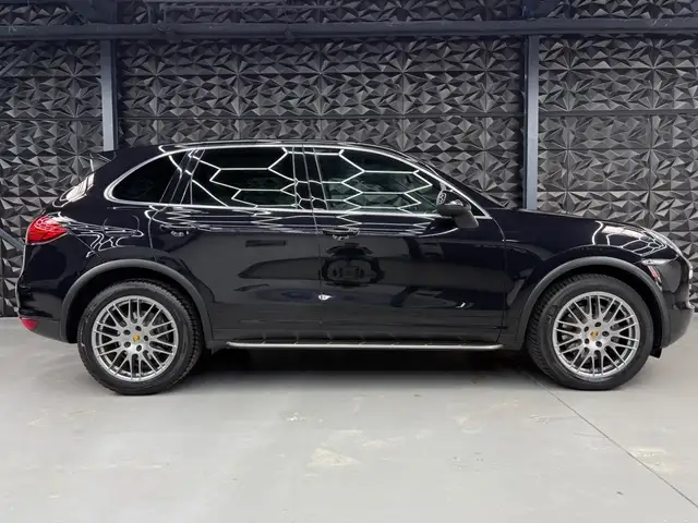 Porsche Cayenne view 13