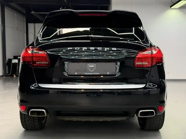 Porsche Cayenne view 9