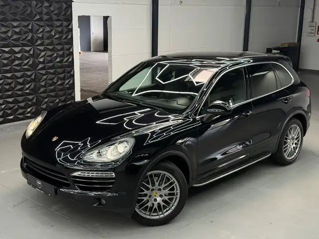 Porsche Cayenne view 3