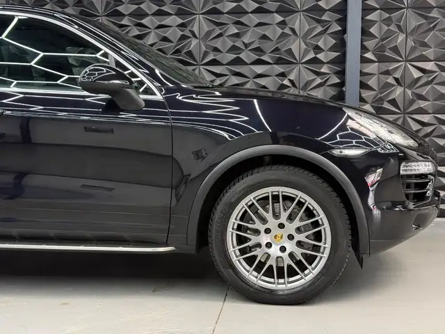 Porsche Cayenne view 15