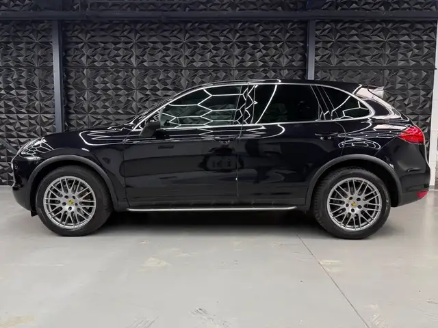 Porsche Cayenne view 5