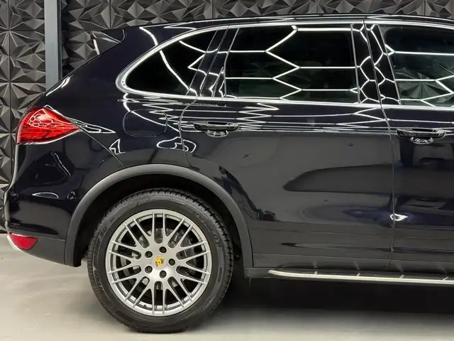 Porsche Cayenne view 14