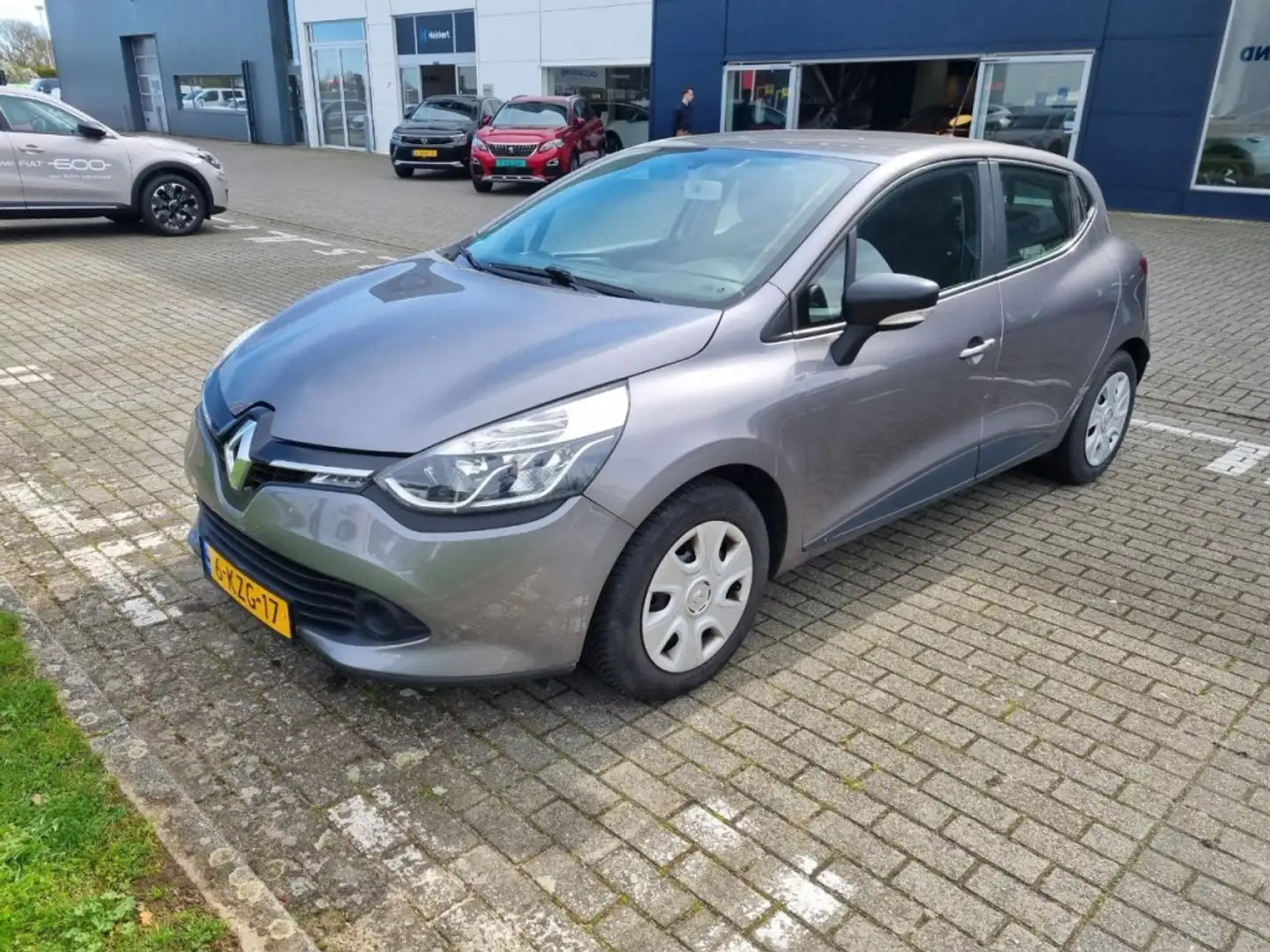Renault Clio 0.9 TCe Expression Gris - 1