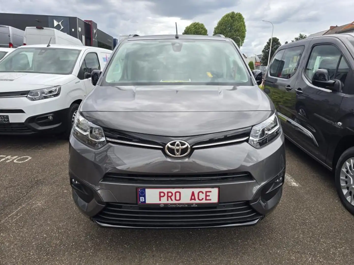 Toyota Verso MPV Grijs - 2