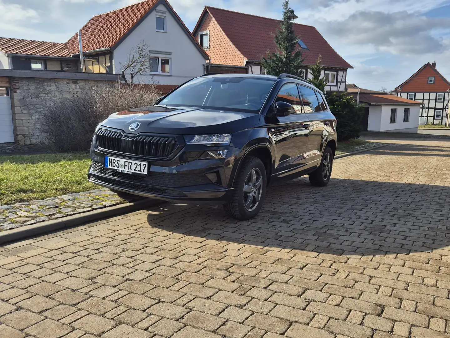 Skoda Karoq 2.0 TDI SCR DSG Tour Schwarz - 1