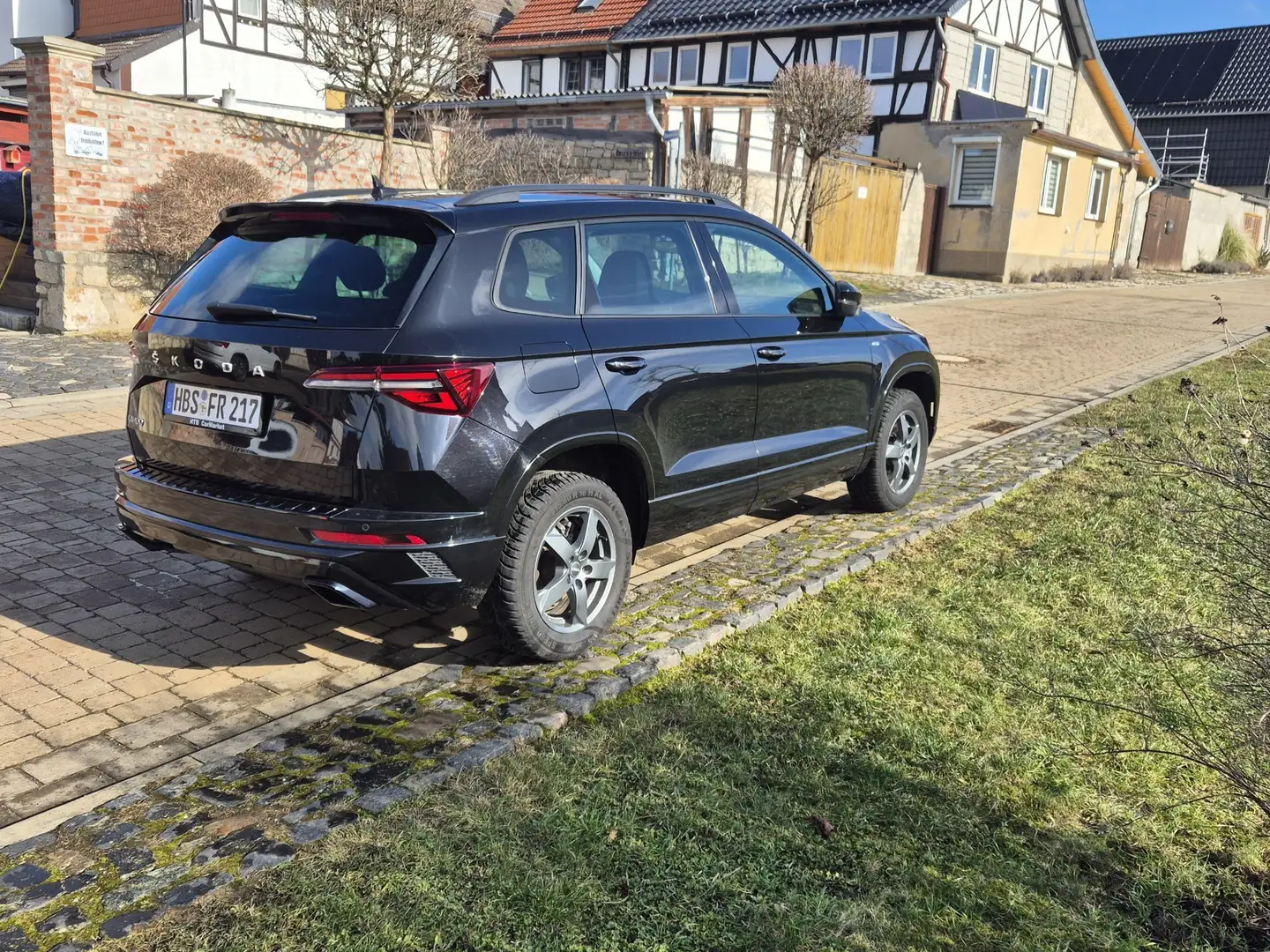 Skoda Karoq 2.0 TDI SCR DSG Tour Schwarz - 2