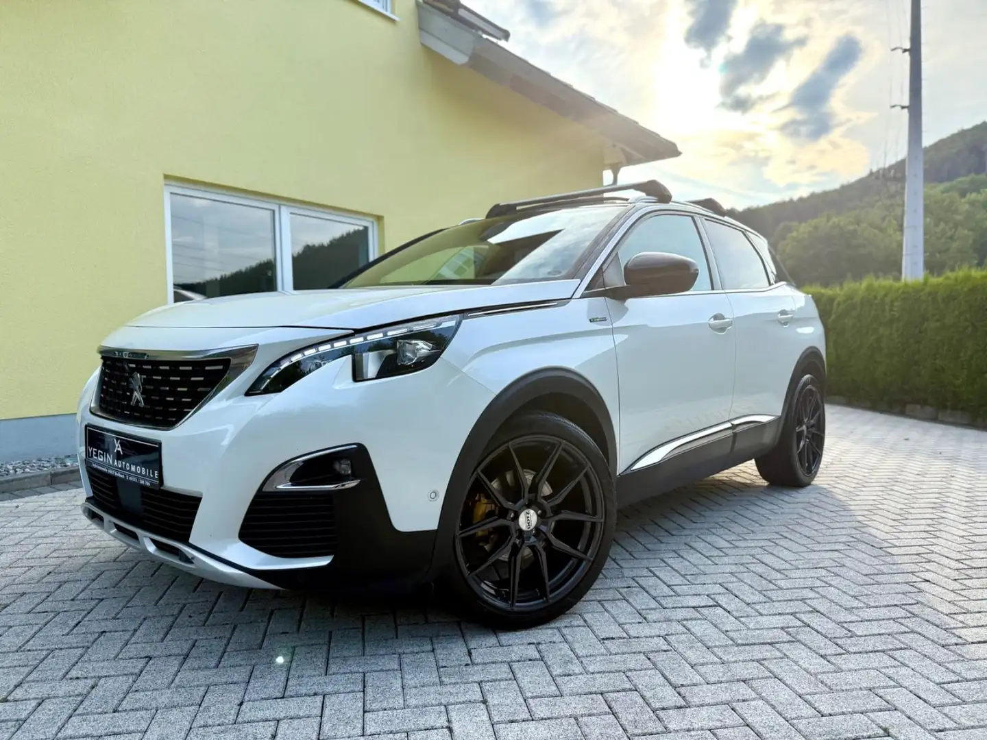 Peugeot 3008 1.6 Pure Tech  180 Allure Pano-360°-LED-AHK Weiß - 2