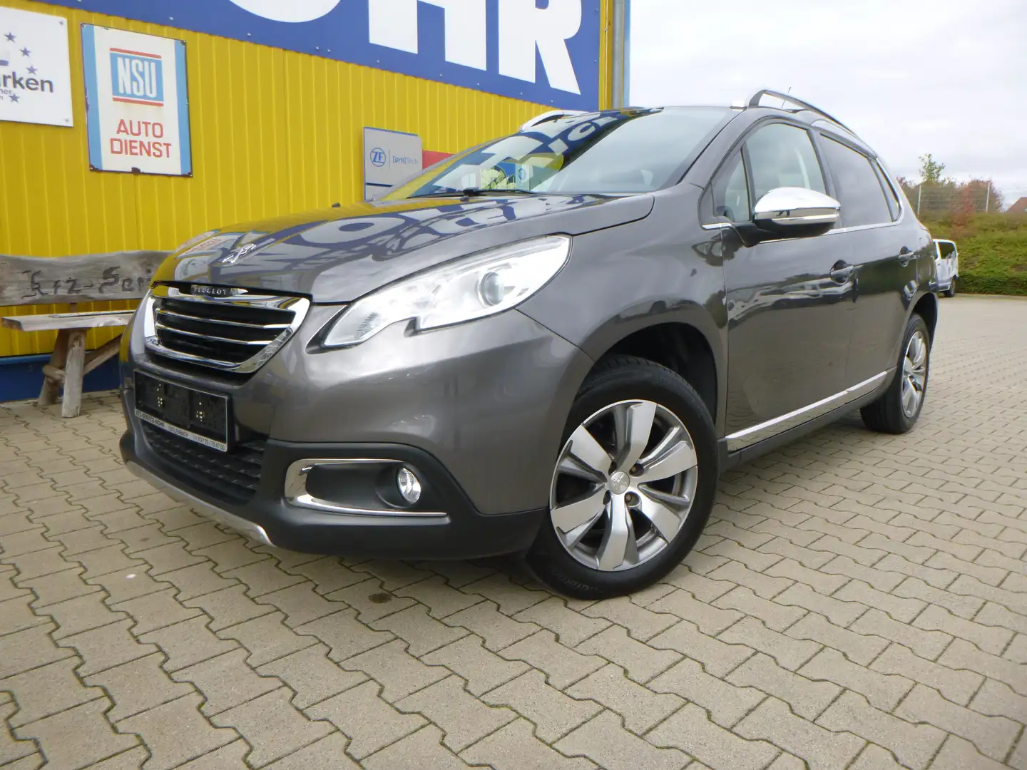 Peugeot 2008 Allure, sehr gepflegt; 12 Monate Garantie; Top; Grau - 1