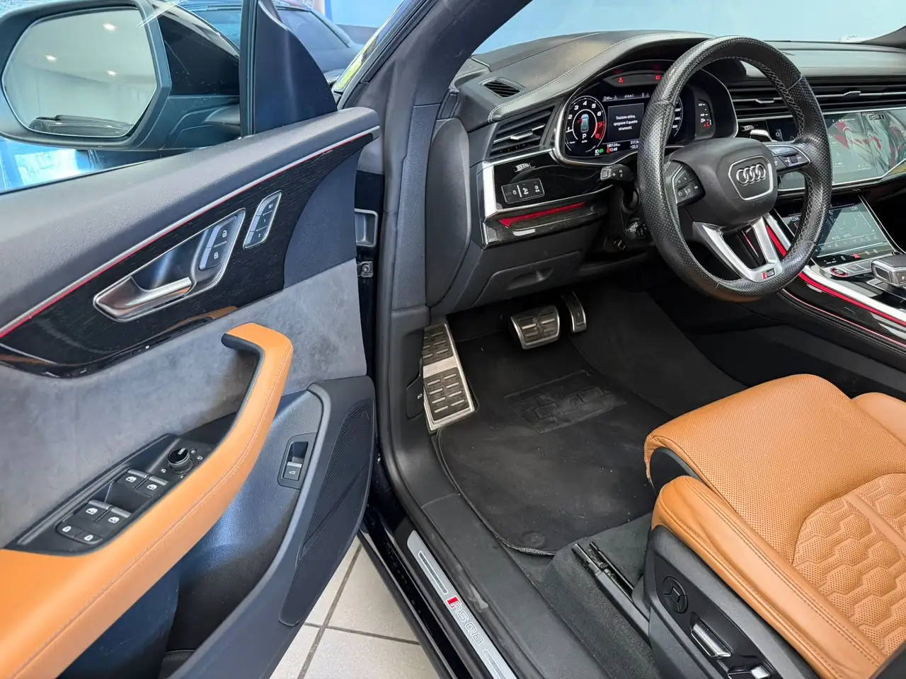 AUDI RSQ8 TFSI V8 QUATTRO HYBRIDE - 600ch - TOIT PANORAMIQUE - CAMÉRA D'AIDE AU STATIONNEMENT - HAYON ARRIÈRE ÉLECTRIQUE - SELLERIE CUIR