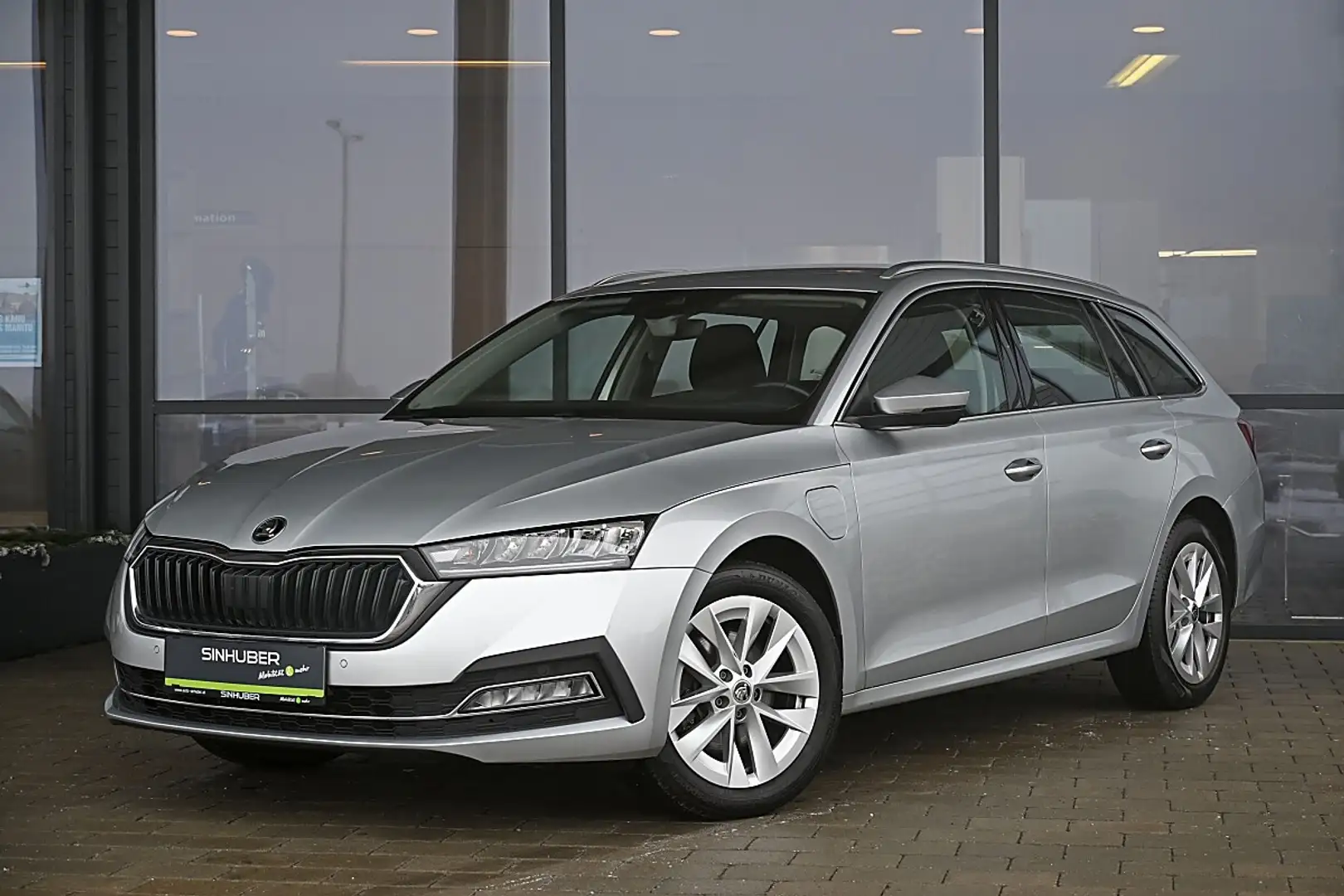 Skoda Octavia Combi 1,5 iV Style DSG ACC, AHK schwenkbar, DCC... Silber - 1