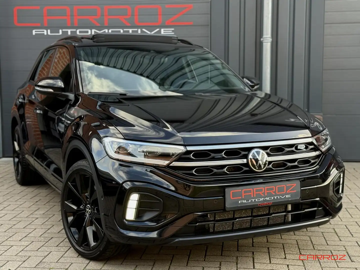 Volkswagen T-Roc 2.0 TSI 4Motion R-Line Pano CarPlay Trekhaak ACC I Zwart - 1