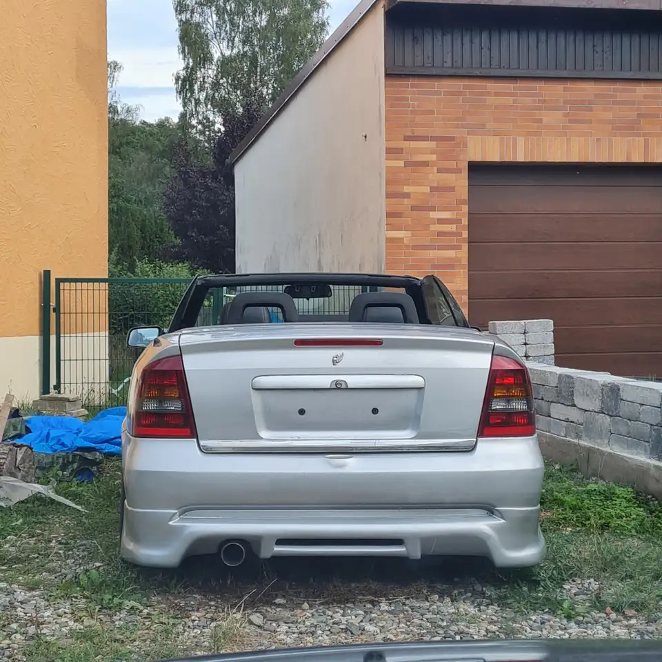 Opel Astra Cabrio 2.2 16V, foto 2