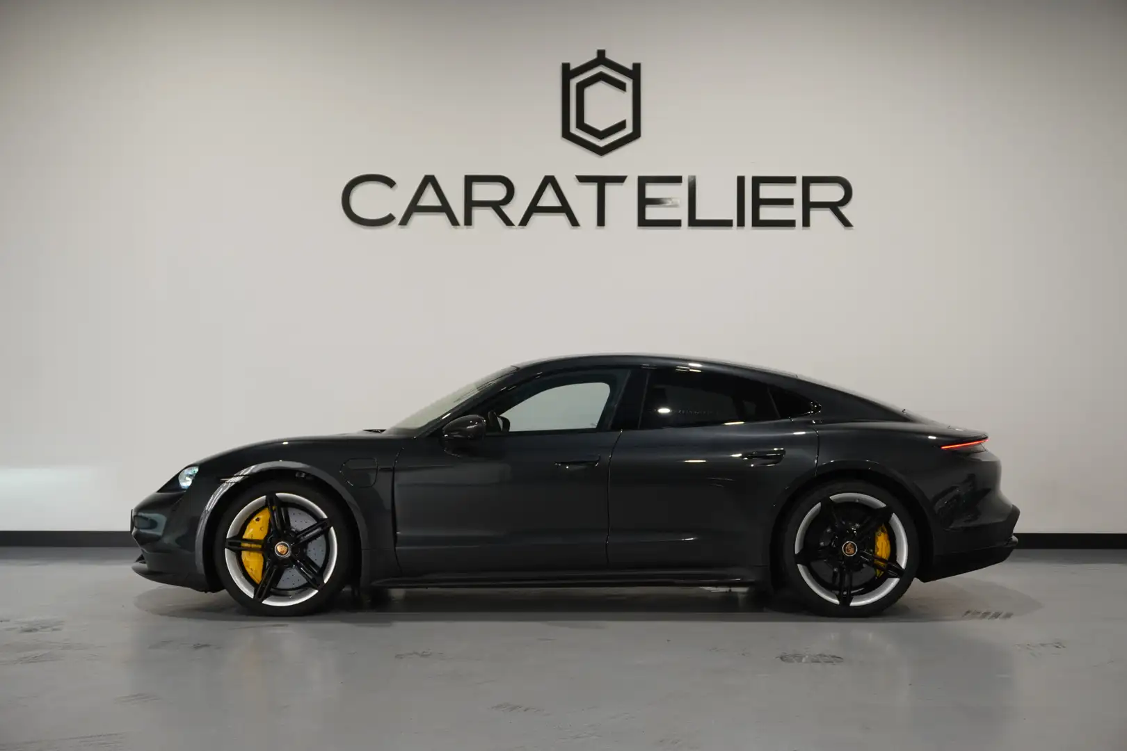 Porsche Taycan Turbo S / Ceramic Brake / Full Carbon / ACCU 92,6% Grau - 2