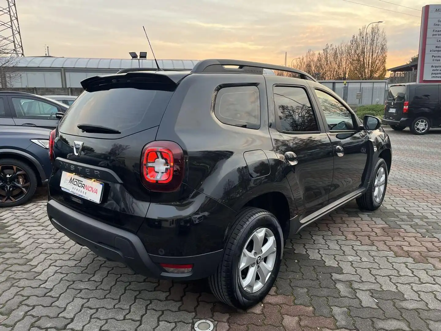 Dacia Duster 1.6 sce Comfort 4x2 s&s 115cv Negro - 2